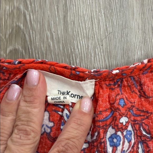 🍁Red Floral Blouse - Picture 2 of 2